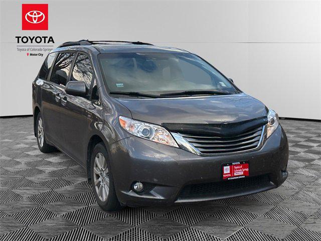2017 Toyota Sienna XLE's photo
