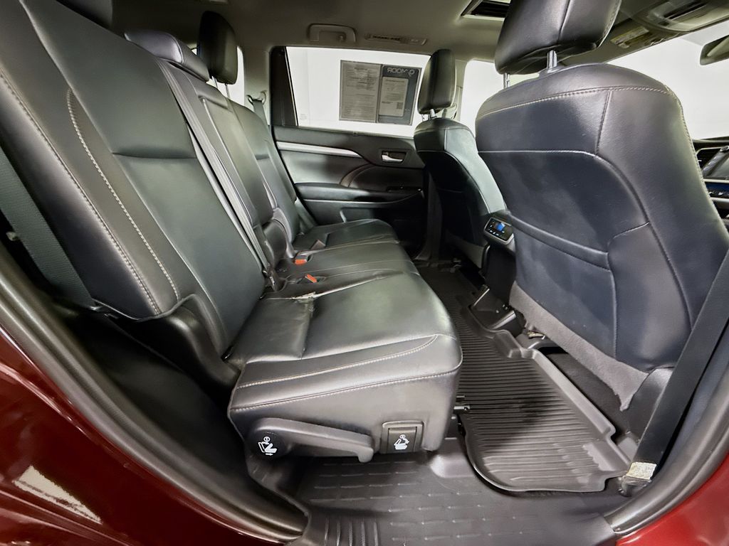 2019 Toyota Highlander XLE photo 30