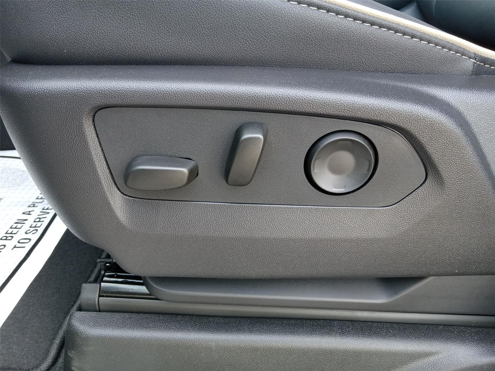 2025 Chevrolet Suburban Premier photo 15
