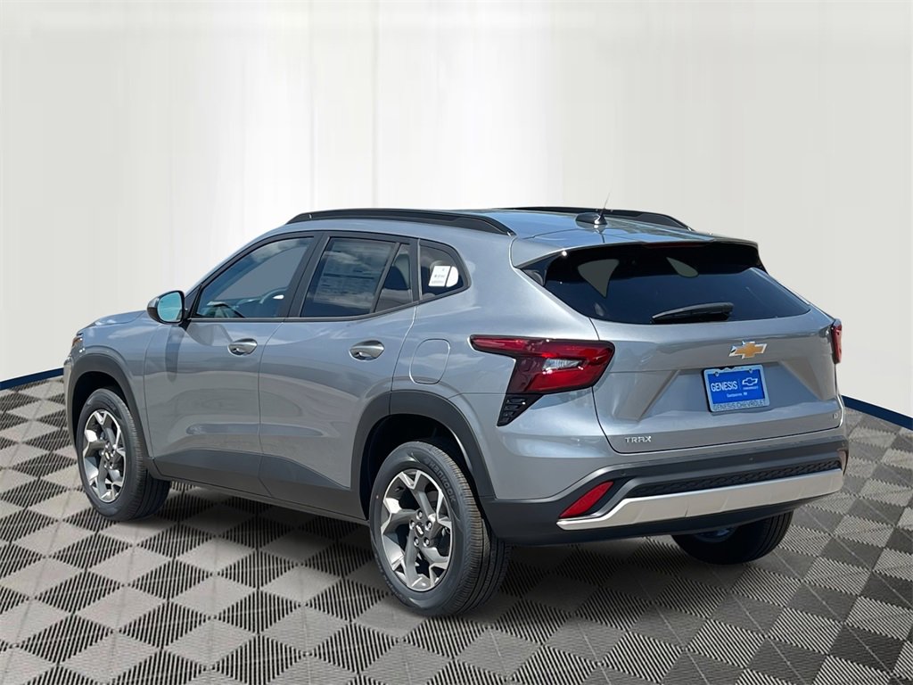 2025 Chevrolet Trax LT photo 4