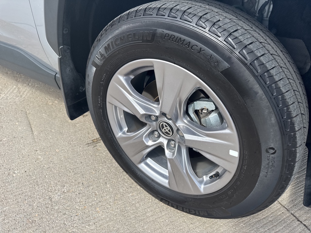 2024 Toyota RAV4 Hybrid LE photo 8