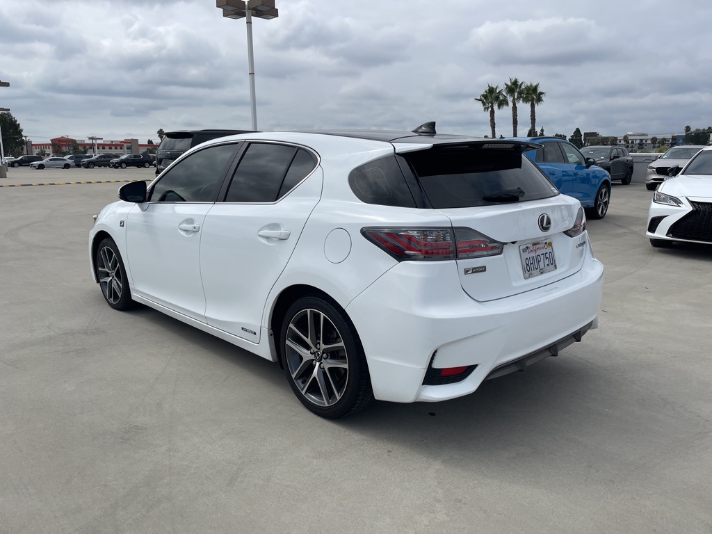 2016 Lexus CT 200h photo 4