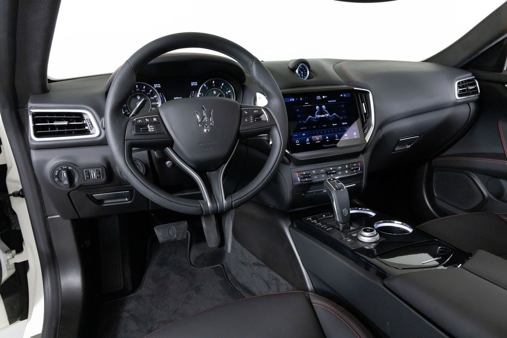2023 Maserati Ghibli Modena photo 4