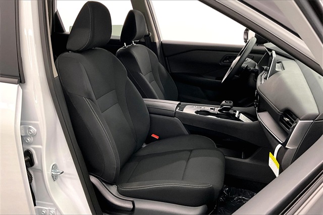 2025 Nissan Rogue S photo 32