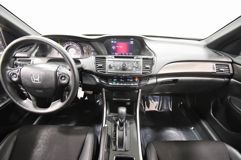 2017 Honda Accord Sport photo 2