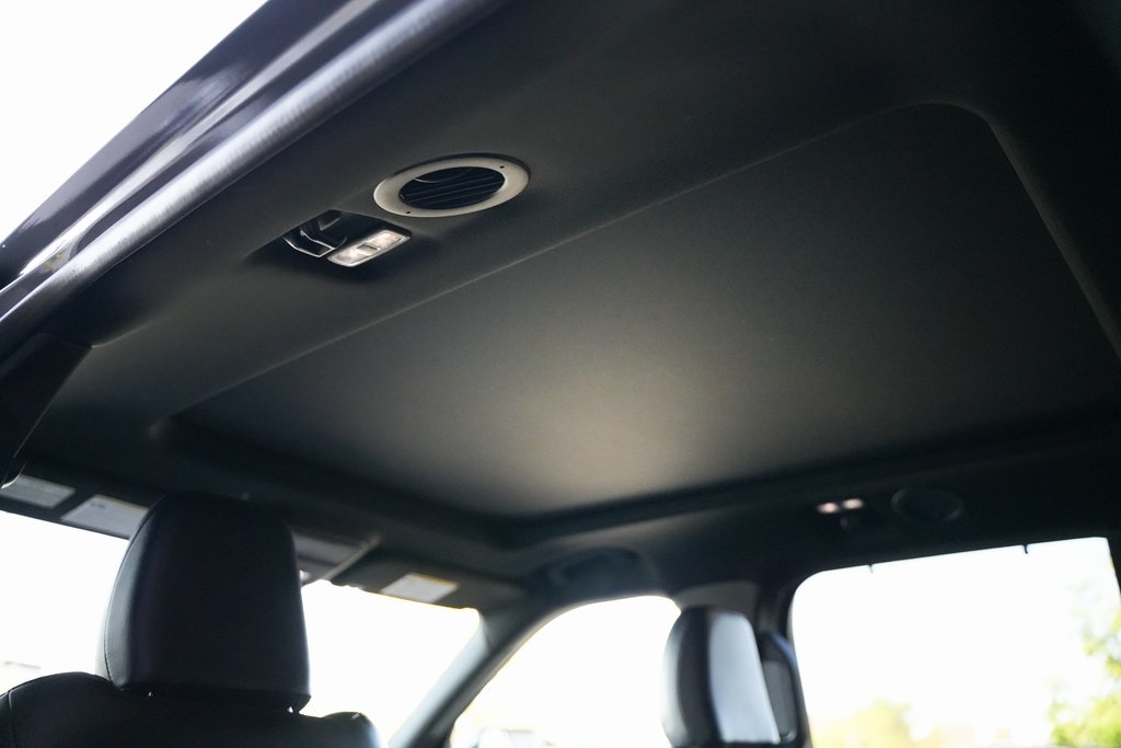 2022 Ford Explorer ST photo 24