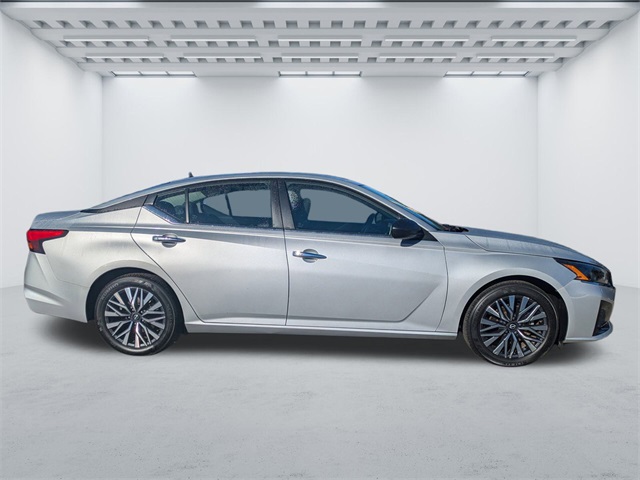 2024 Nissan Altima 2.5 SV photo 3