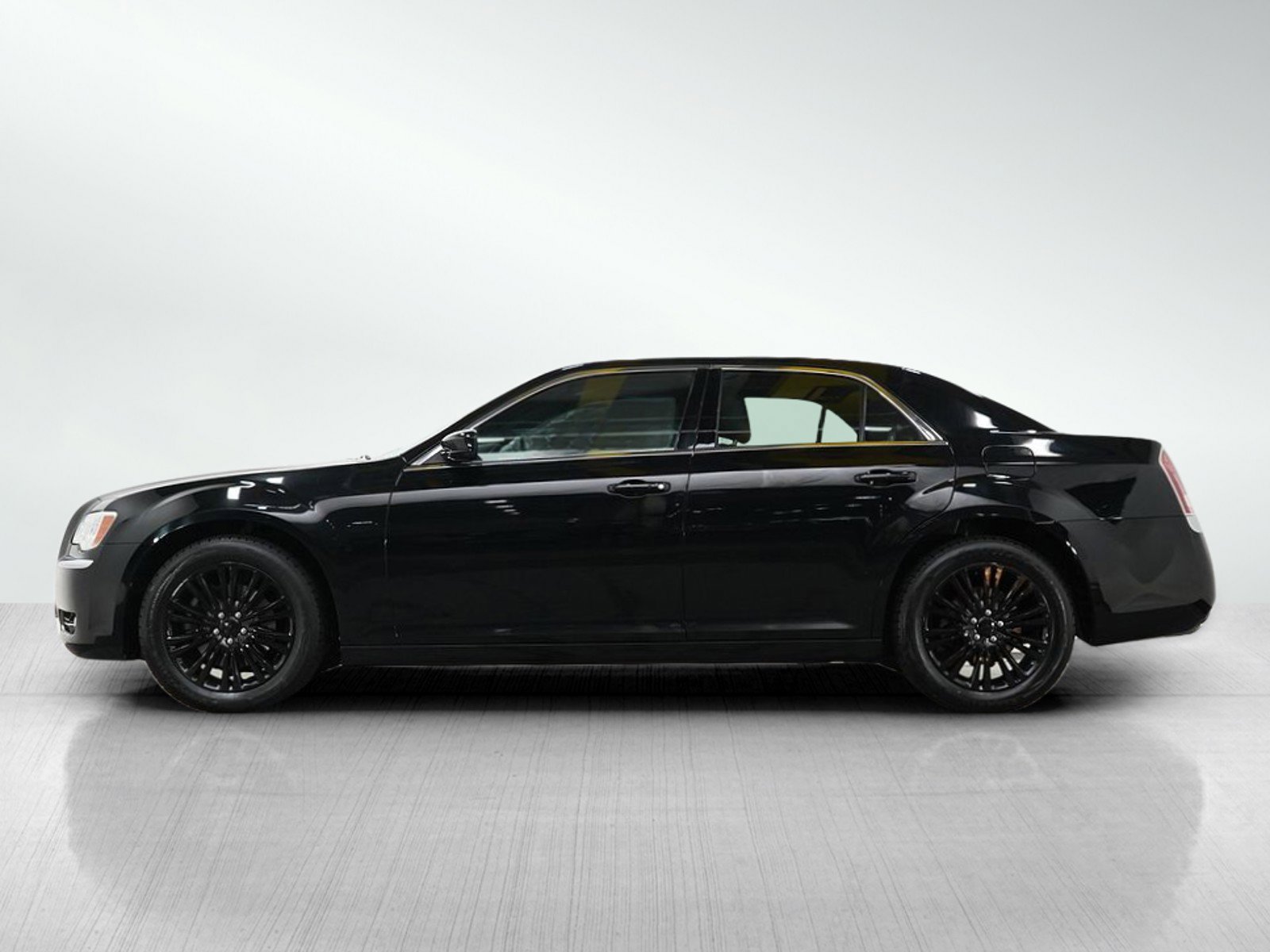 2013 Chrysler 300 Base photo 2