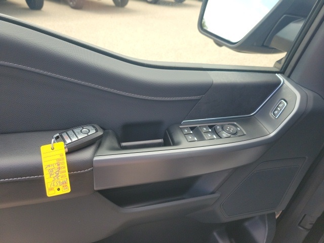 2025 Ford F-150 XLT photo 17