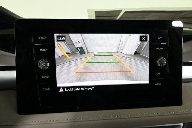 2025 Volkswagen Taos SE photo 5