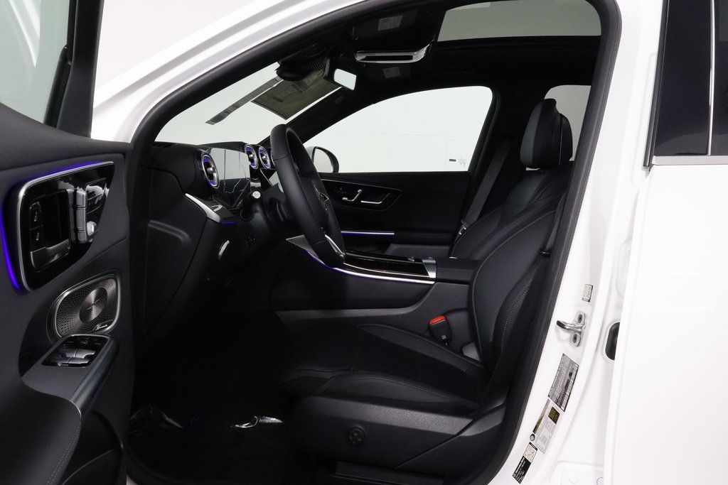 2026 Mercedes Benz GLC 300 photo 2
