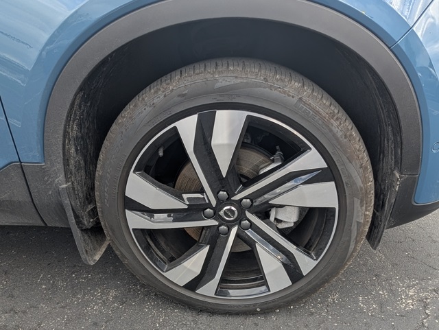 2025 Volvo XC40 Plus photo 4