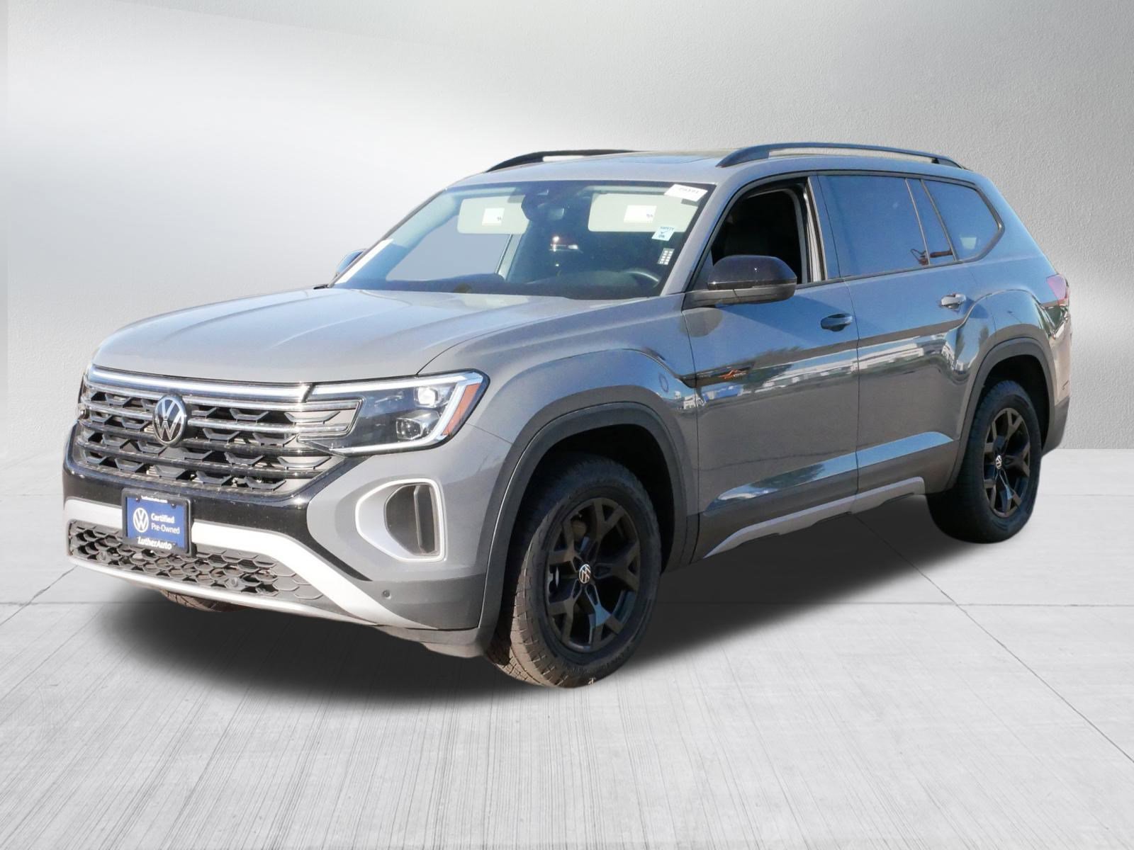 2025 Volkswagen Atlas Peak Edition SE photo 2