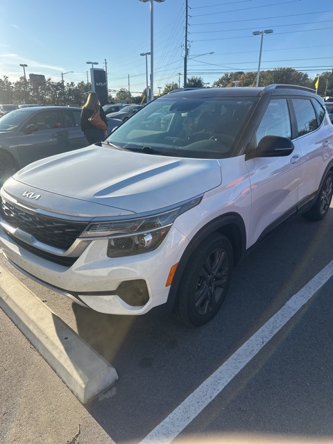 2023 Kia Seltos S photo 2