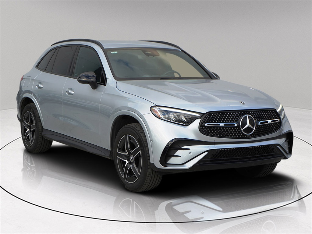 2025 Mercedes-Benz GLC Base's photo