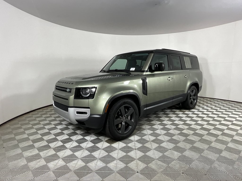 2025 Land Rover Defender S's photo