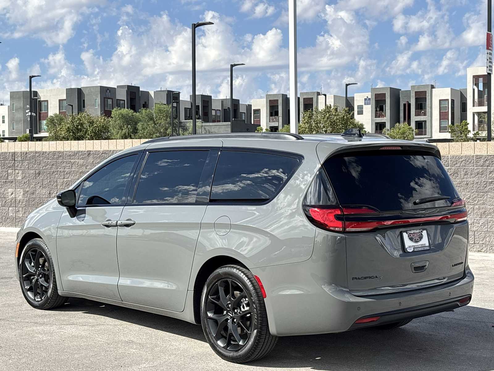 2023 Chrysler Pacifica Limited photo 7