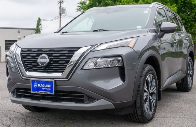 2022 Nissan Rogue SV photo 2