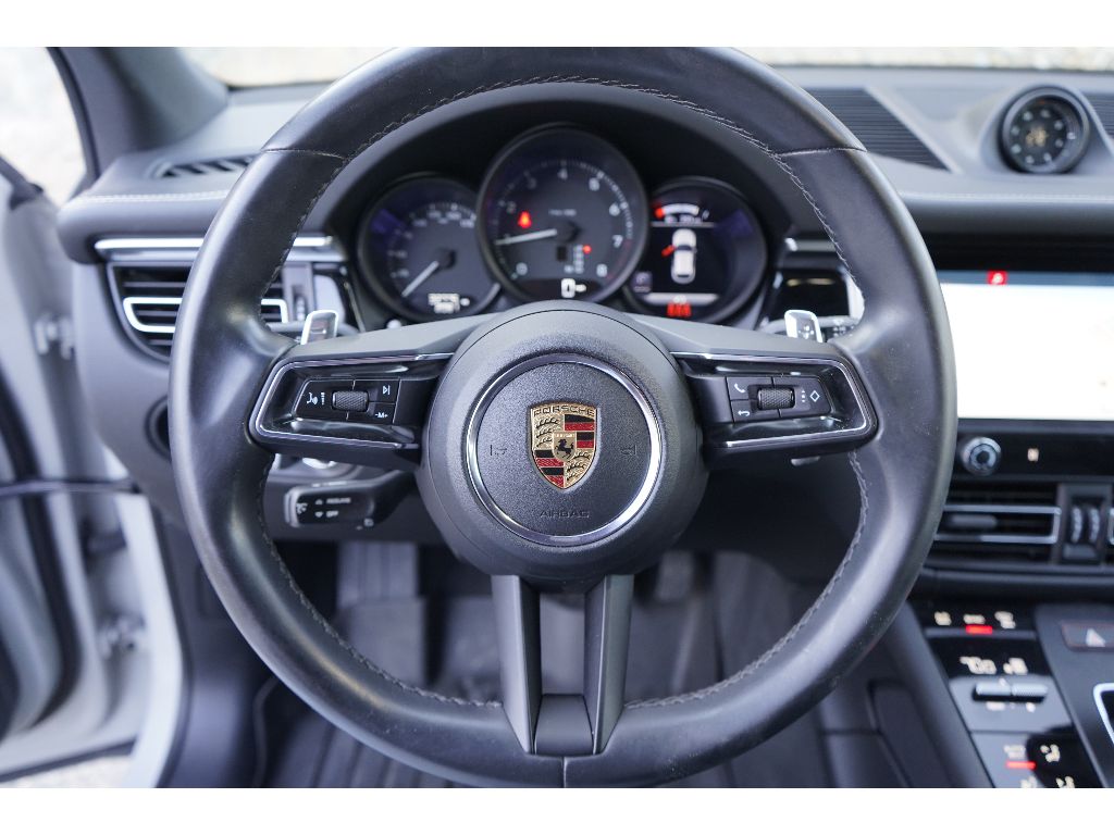 2022 Porsche Macan Base photo 12