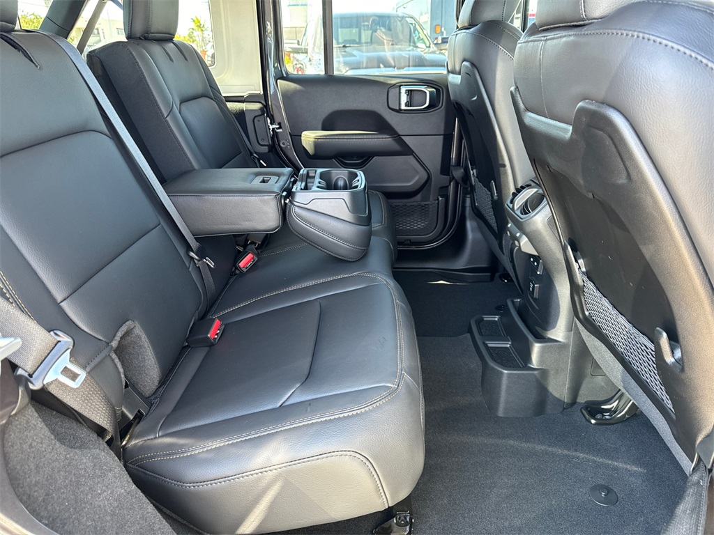 2025 Jeep Wrangler Sahara photo 16