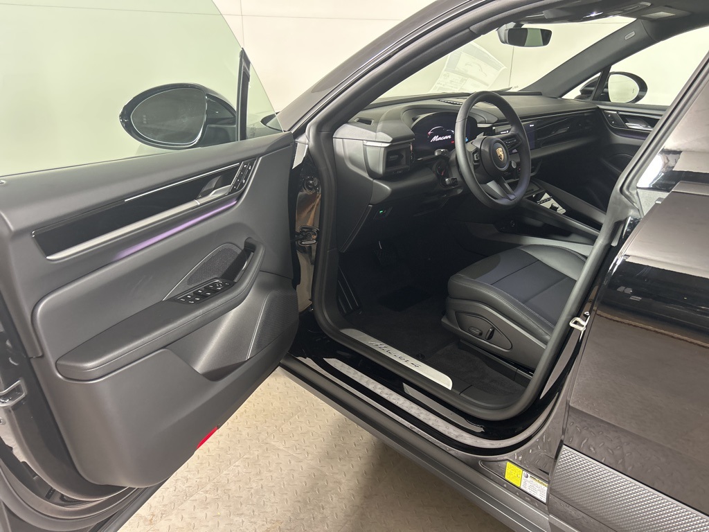 2025 Porsche Macan Electric 4 photo 9