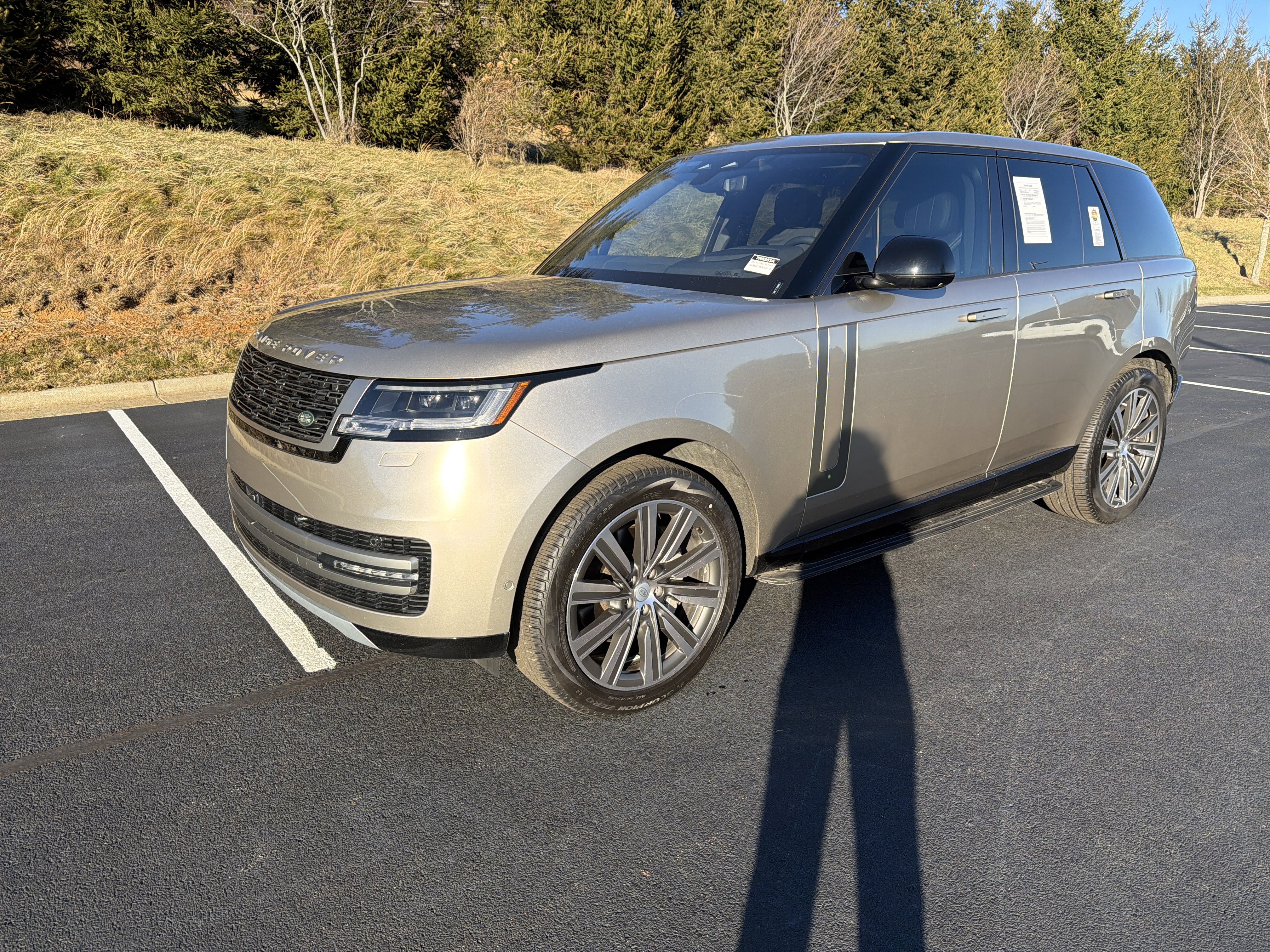 2023 Land Rover Range Rover SE's photo