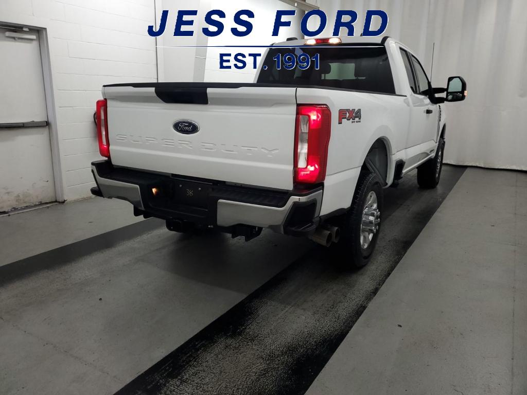 2024 Ford F-350 XLT photo 3