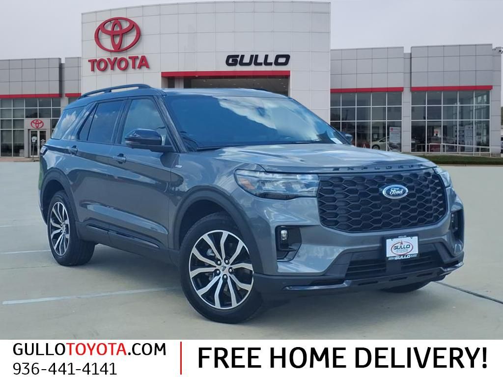 2025 Ford Explorer ST-LINE's photo