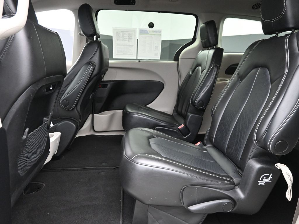 2023 Chrysler Pacifica Touring L photo 8