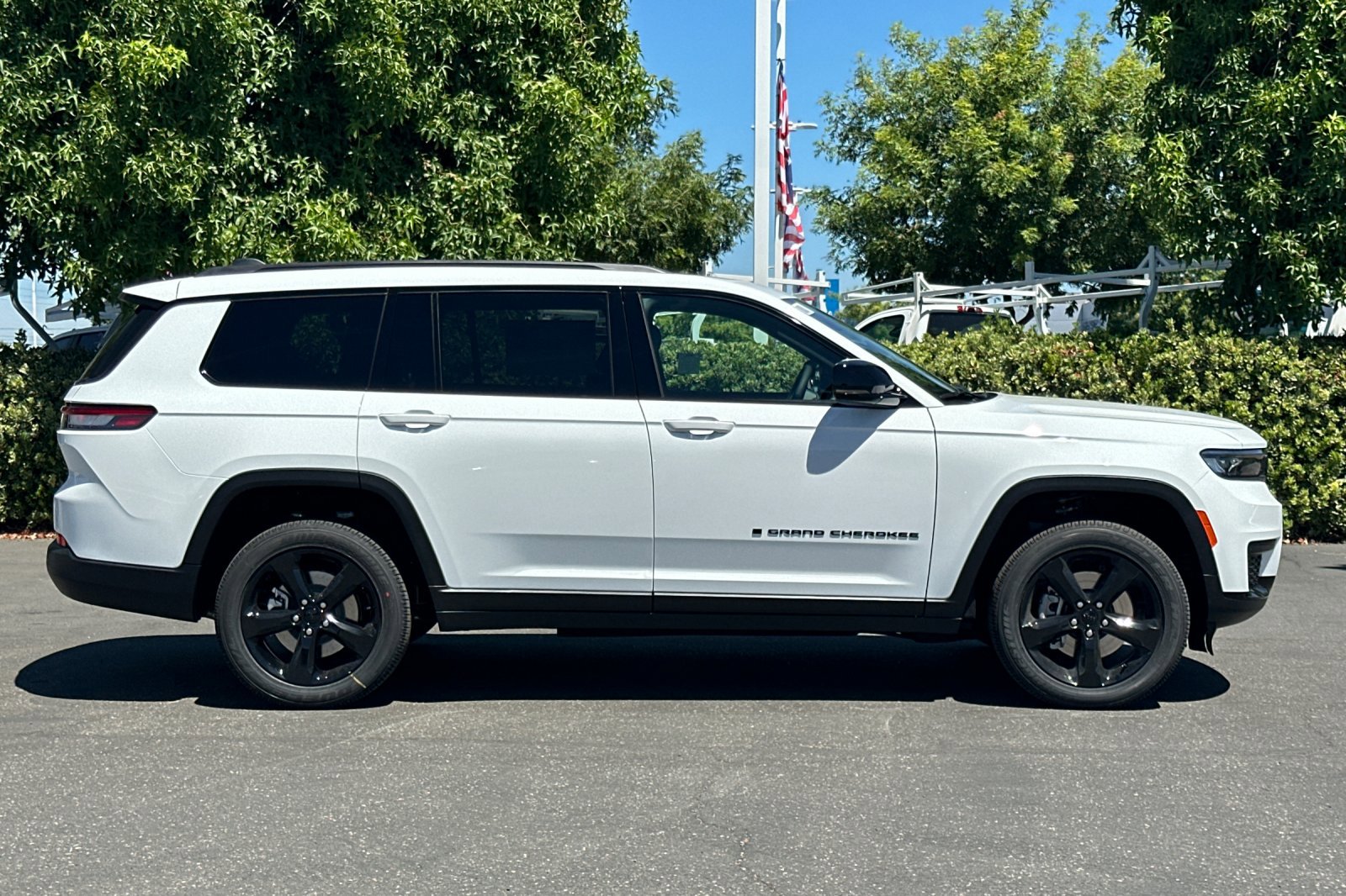 2025 Jeep Grand Cherokee Altitude X photo 3