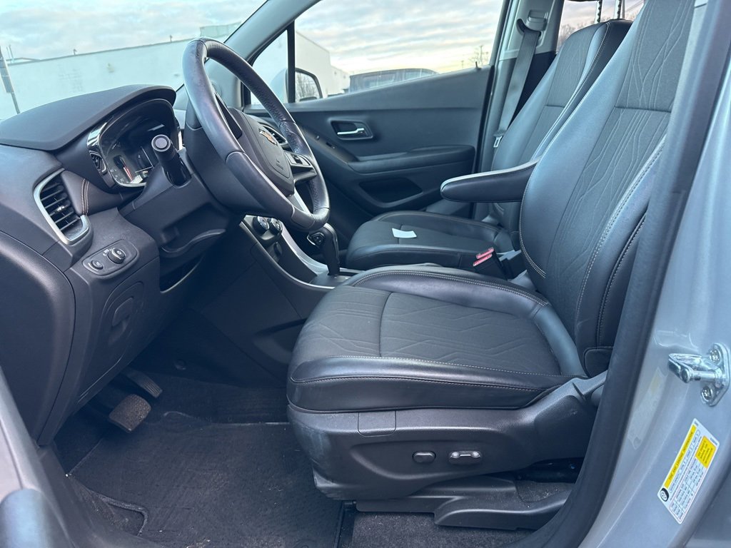 2022 Chevrolet Trax LT photo 2