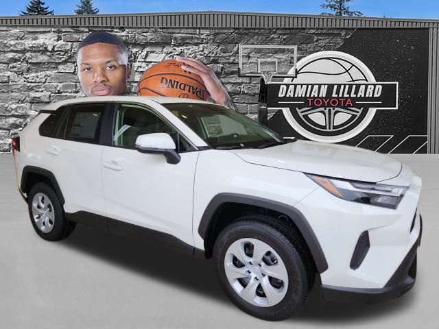 2025 Toyota RAV4 LE's photo