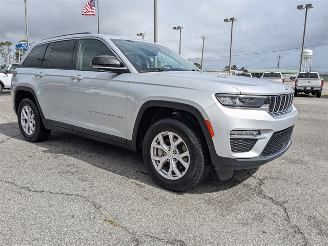 2022 Jeep Grand Cherokee Limited photo 2