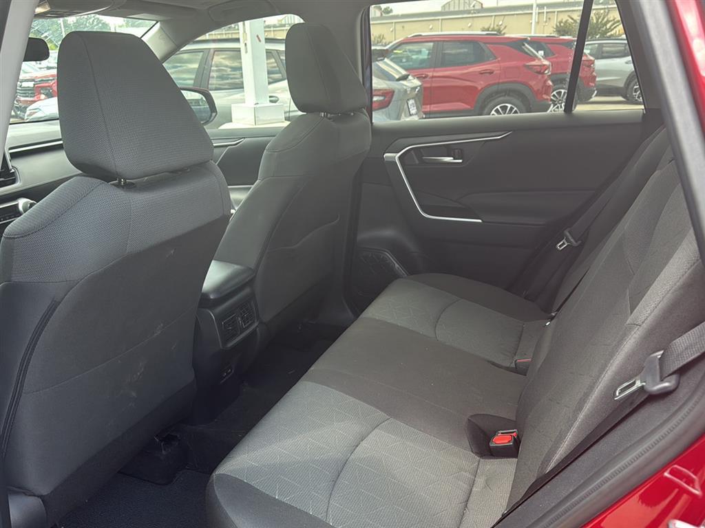 2024 Toyota RAV4 XLE photo 7