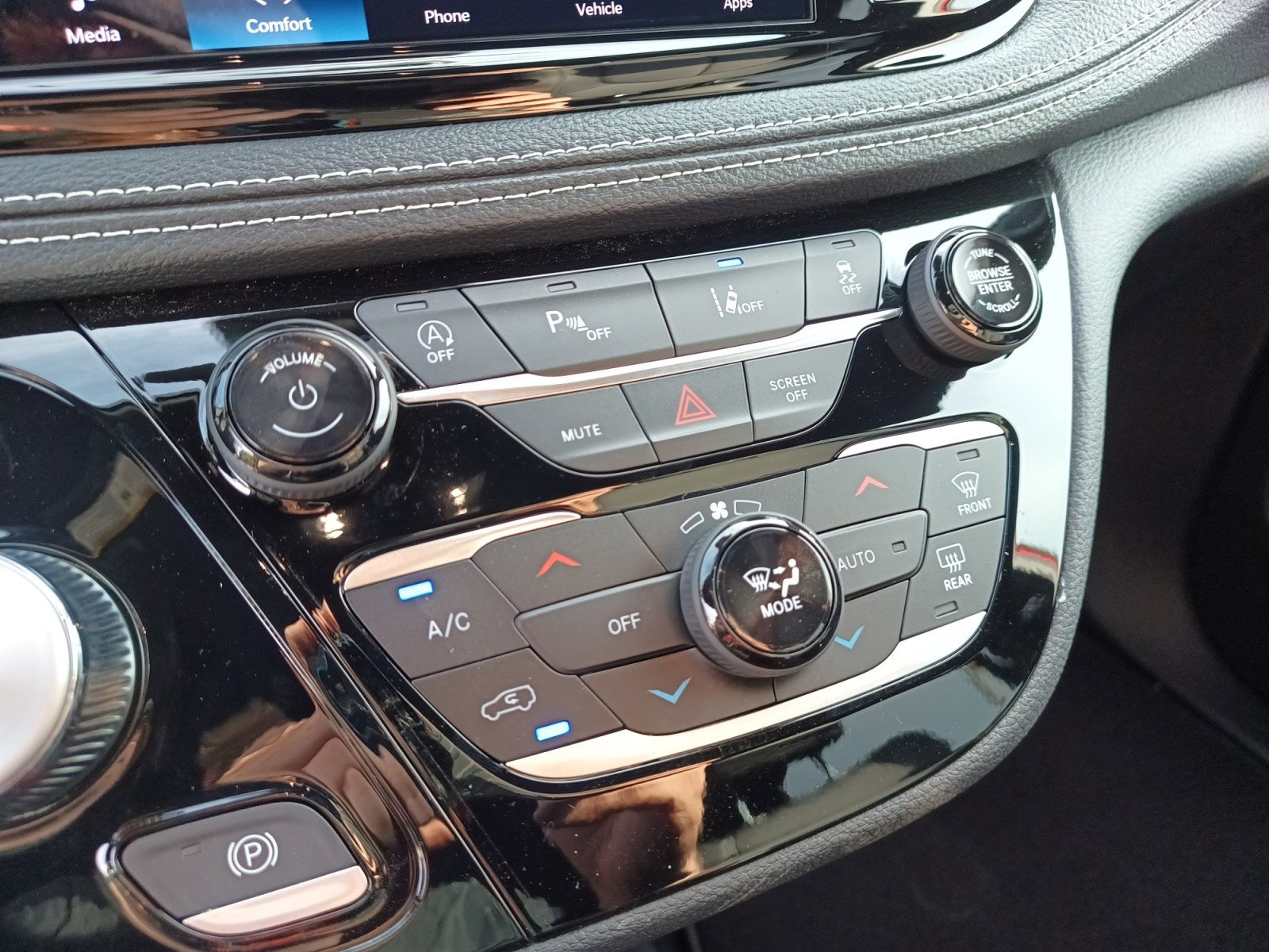2026 Chrysler Pacifica photo 16