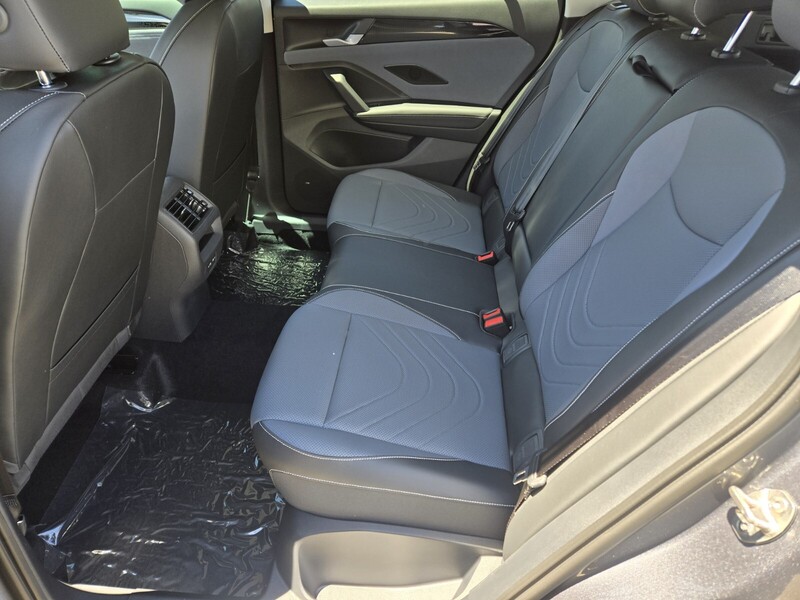 2025 Volkswagen Tiguan SE photo 3