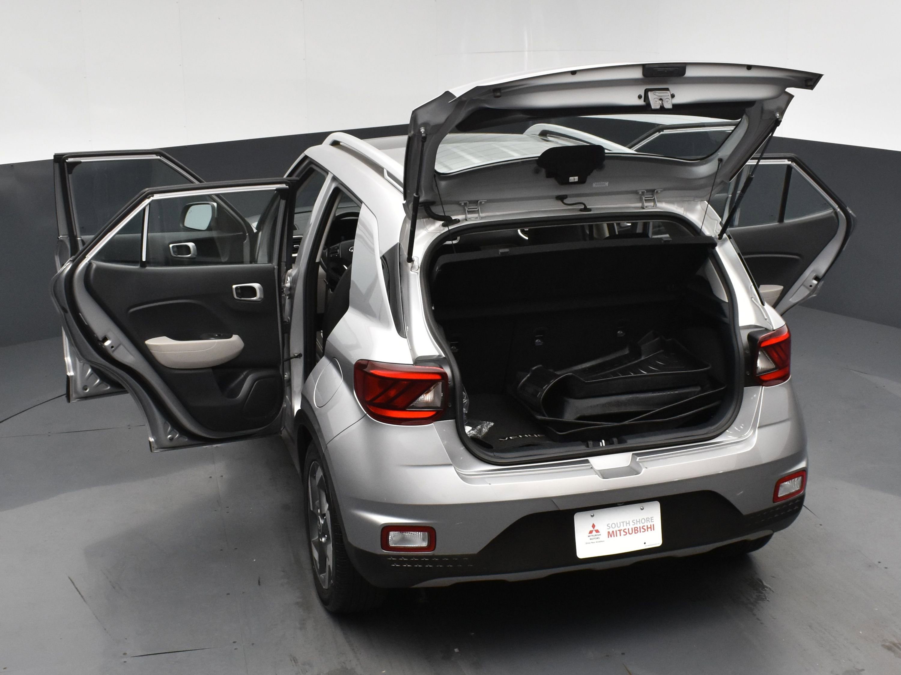 2023 Hyundai Venue SEL photo 24