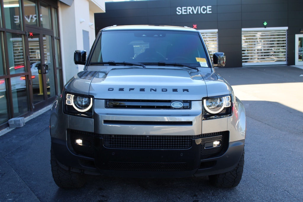 2025 Land Rover Defender 110 S photo 3