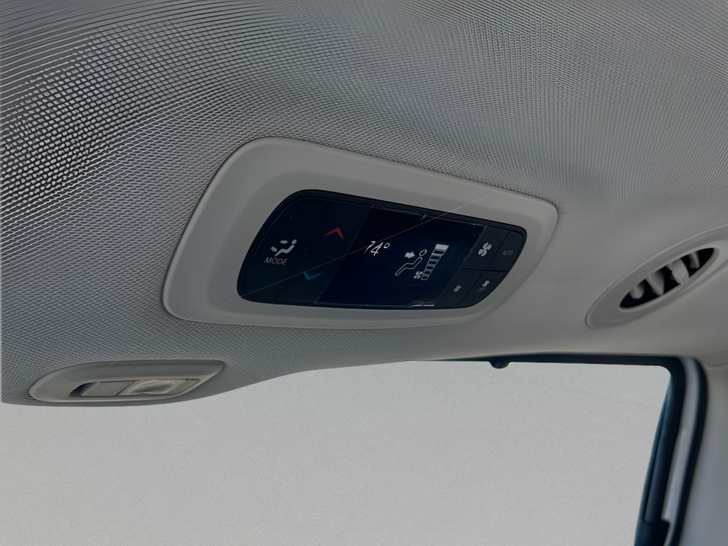 2024 Chrysler Pacifica Touring L photo 21
