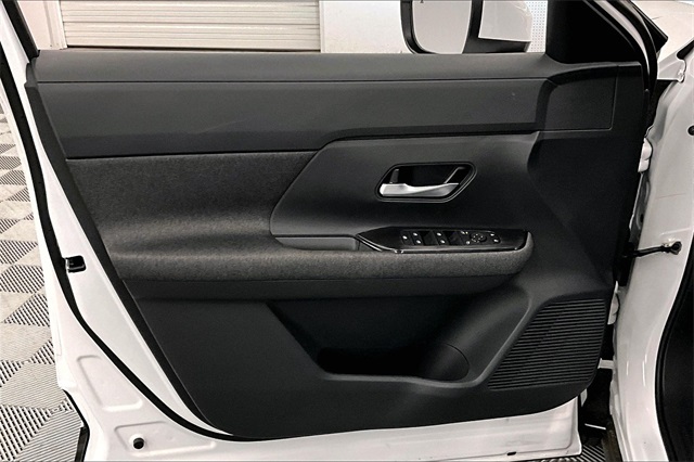 2025 Nissan Kicks SV photo 26