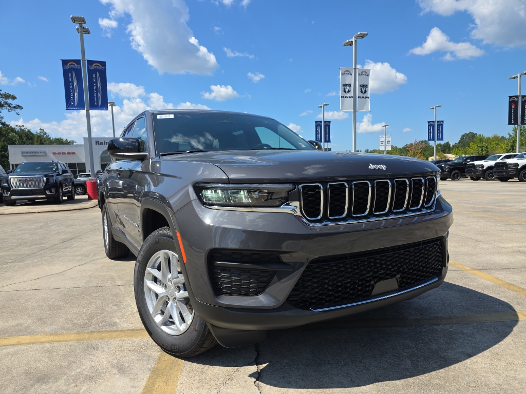 2025 Jeep Grand Cherokee Laredo's photo