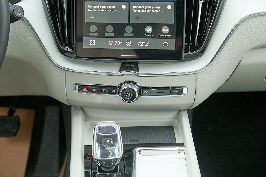 2026 VOLVO XC60 - Image 25