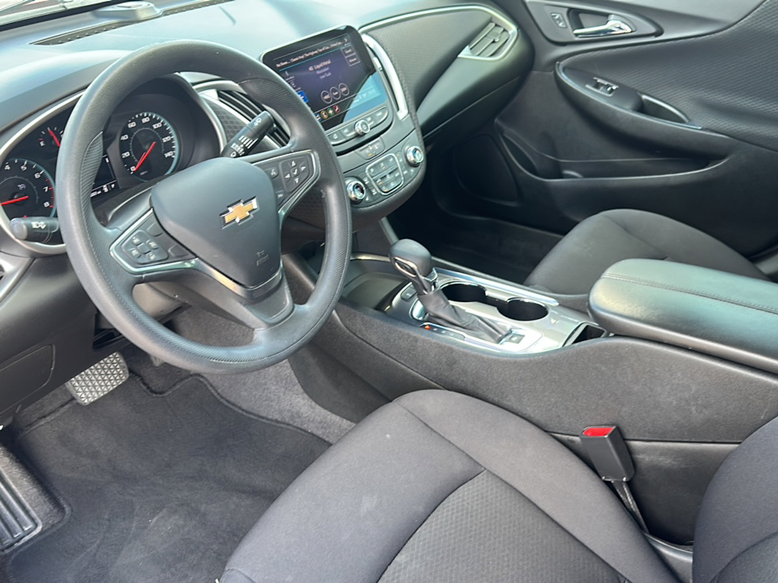 2022 Chevrolet Malibu 1LT photo 2