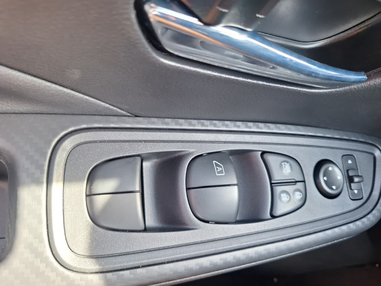 2025 Nissan Versa SV photo 18