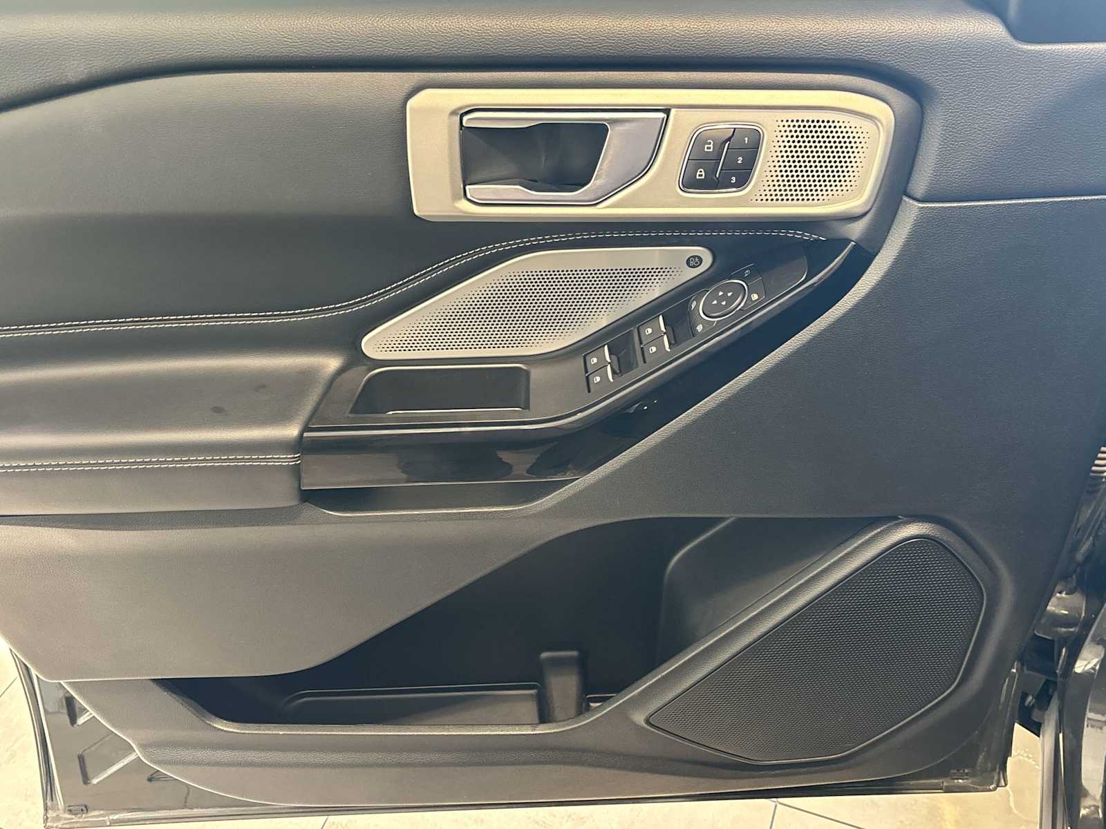 2022 Ford Explorer ST photo 18
