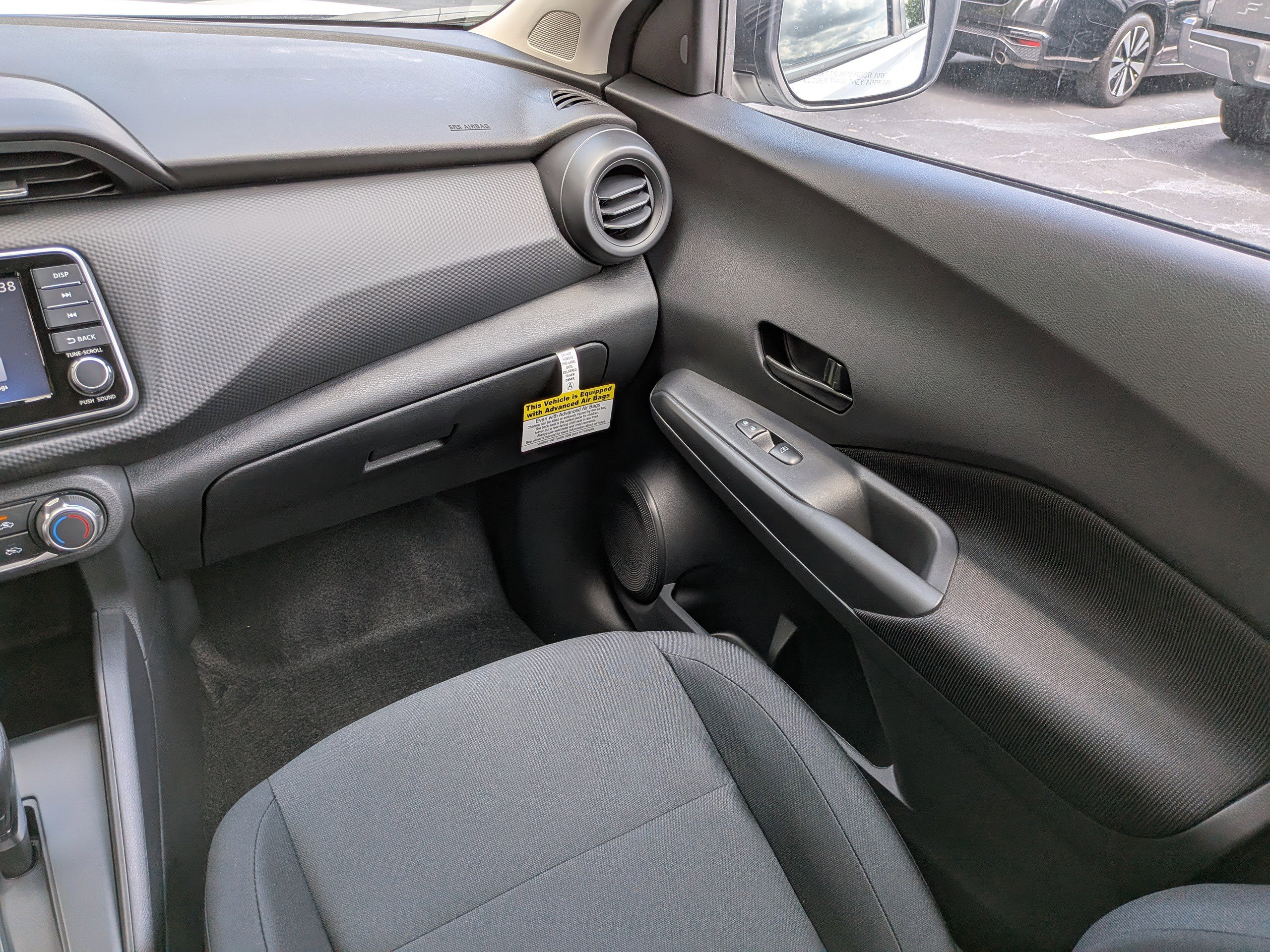 2025 Nissan Kicks Play S photo 9