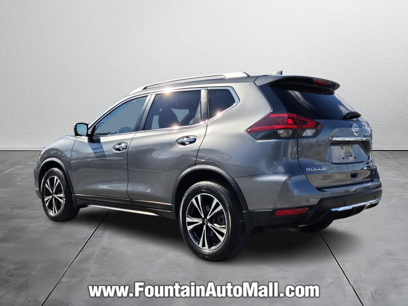 2019 Nissan Rogue SV photo 3