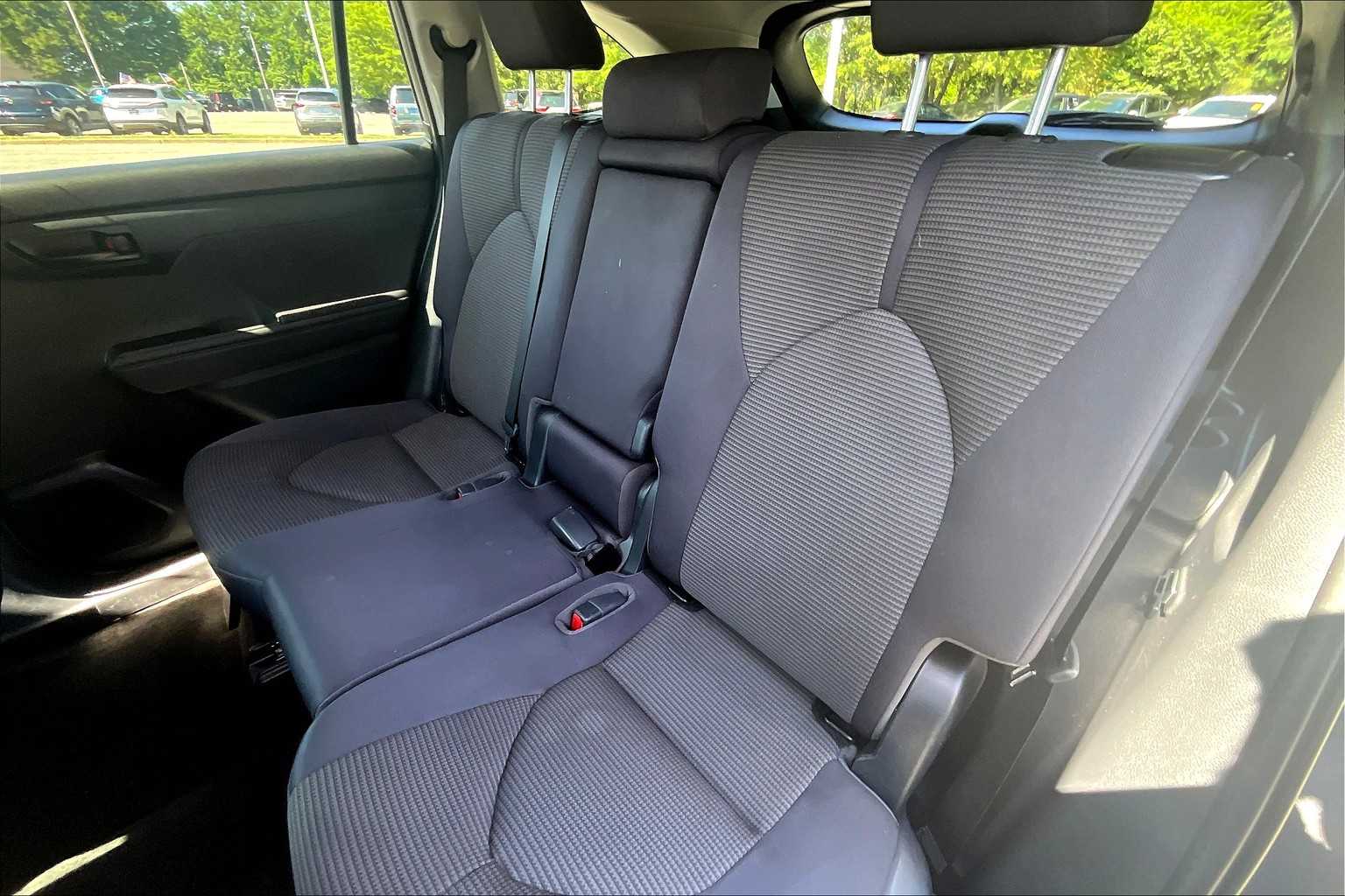 2023 Toyota Highlander L photo 16