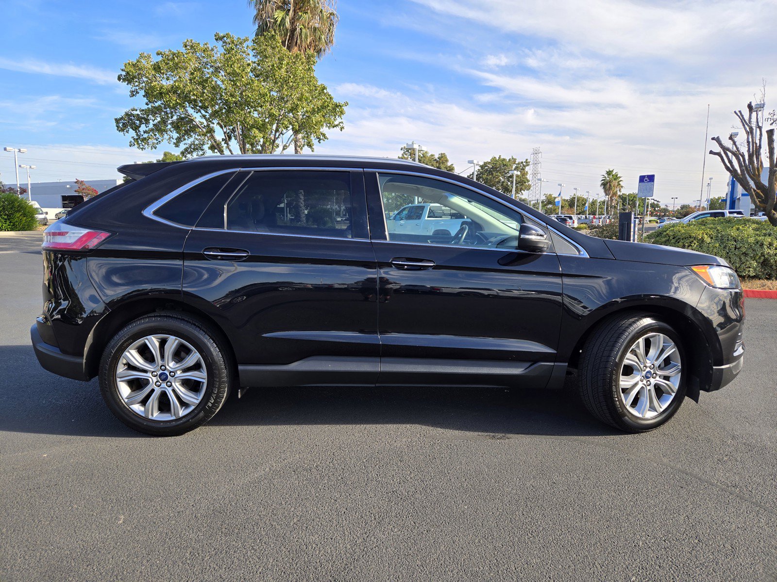 2019 Ford Edge Titanium photo 3