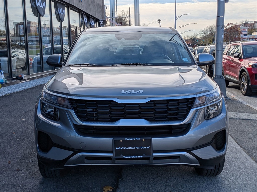 2023 Kia Seltos LX photo 2